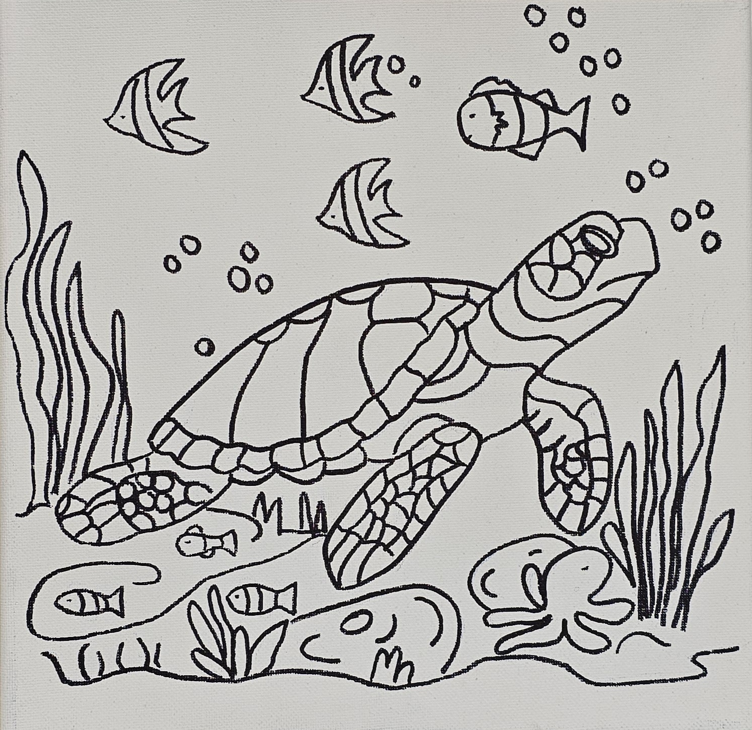 Flat view of turtle swimming in ocean